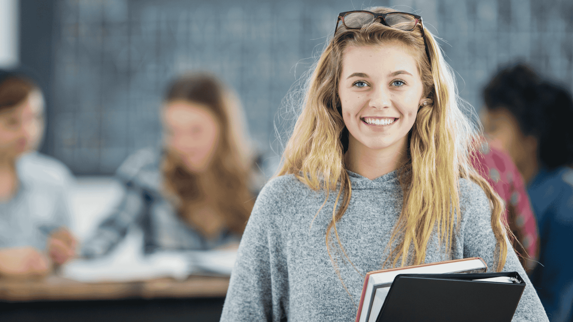 Premio - studentessa sorridente