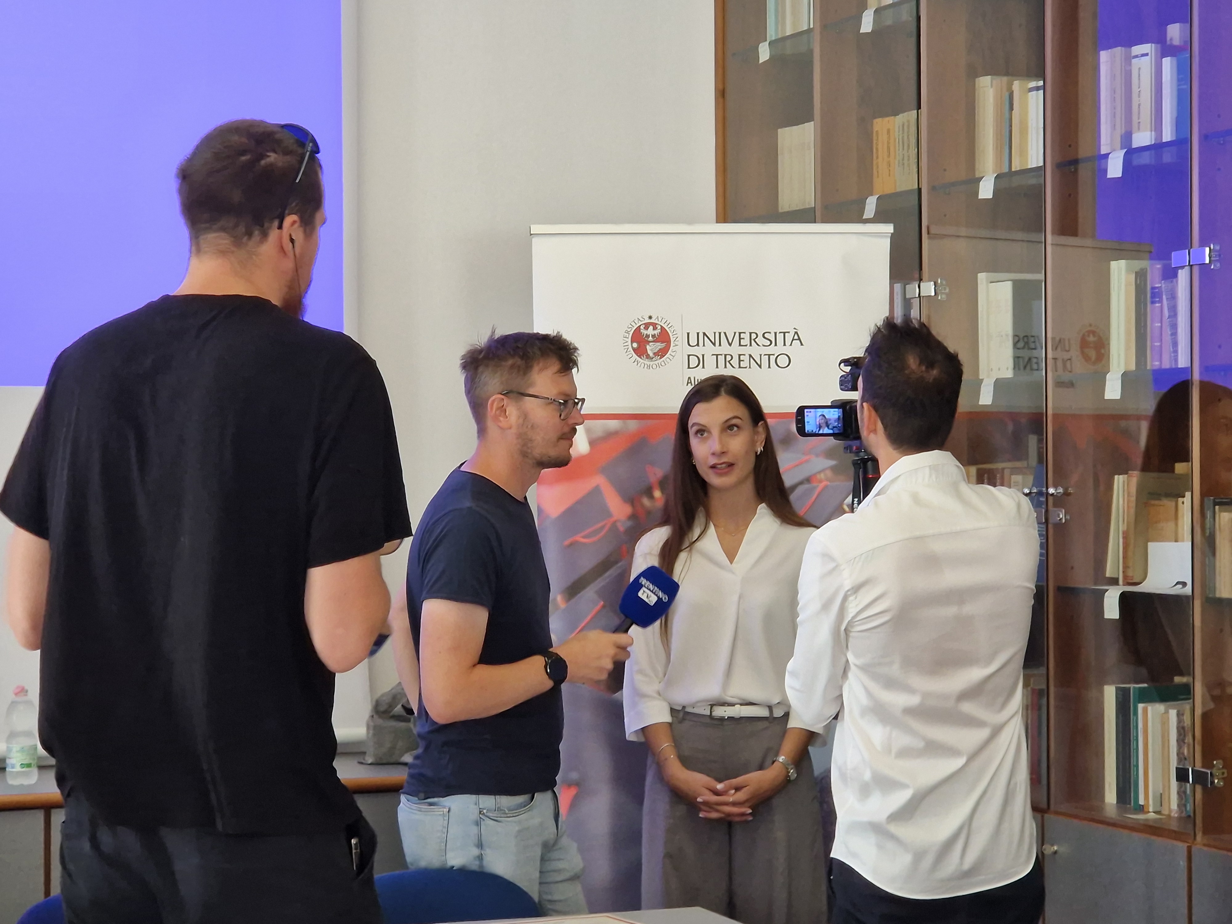 Un momento della cerimonia di premiazione - Giulia Sabaini intervistata
