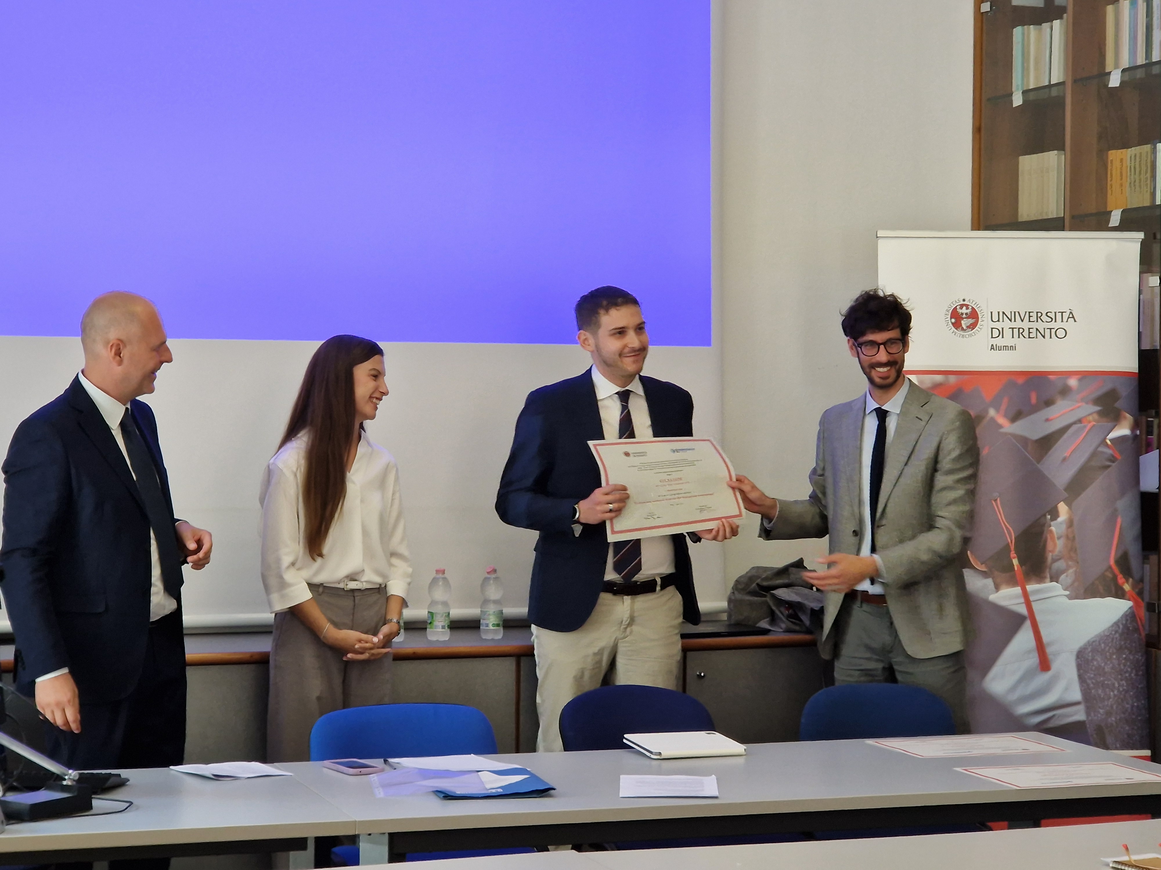 Un momento della cerimonia di premiazione - Luca Leoni premiato
