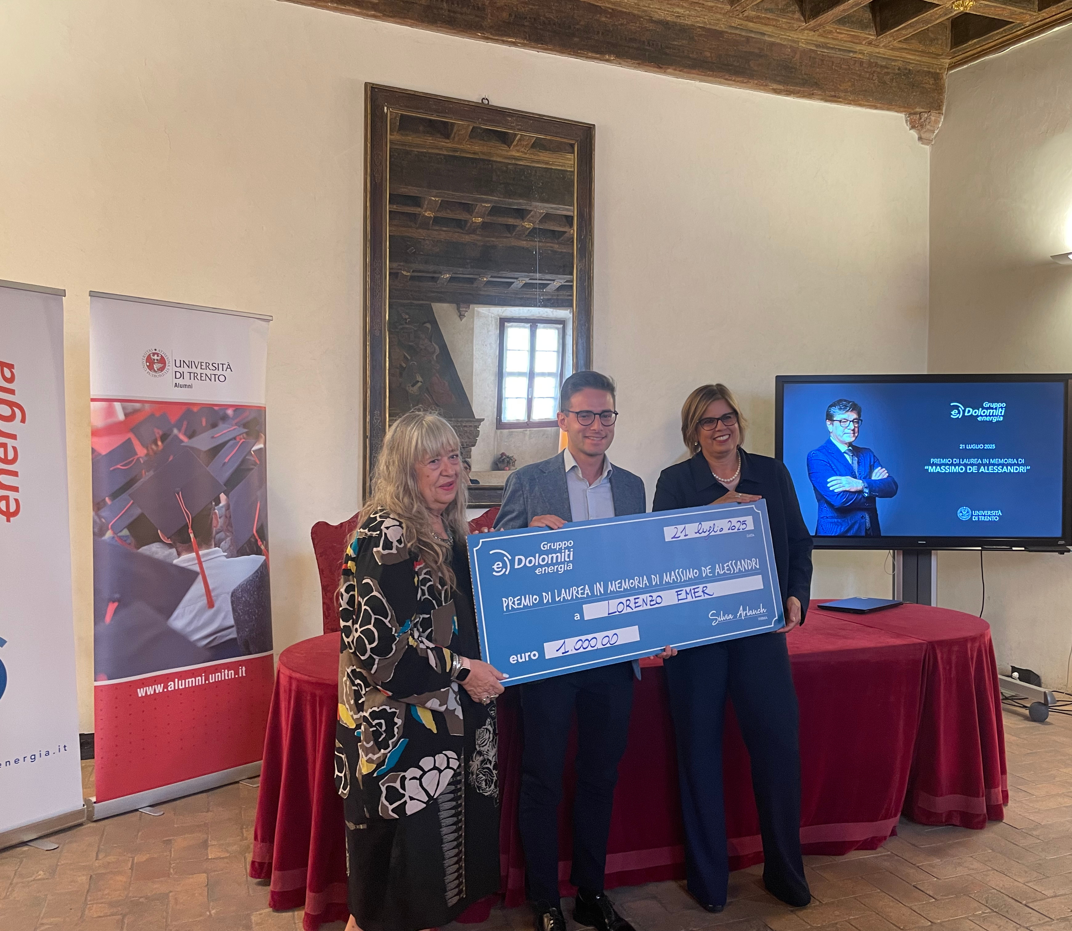 Paola Venuti, Lorenzo Emer, Silvia Arlanch durante la cerimonia di premiazione