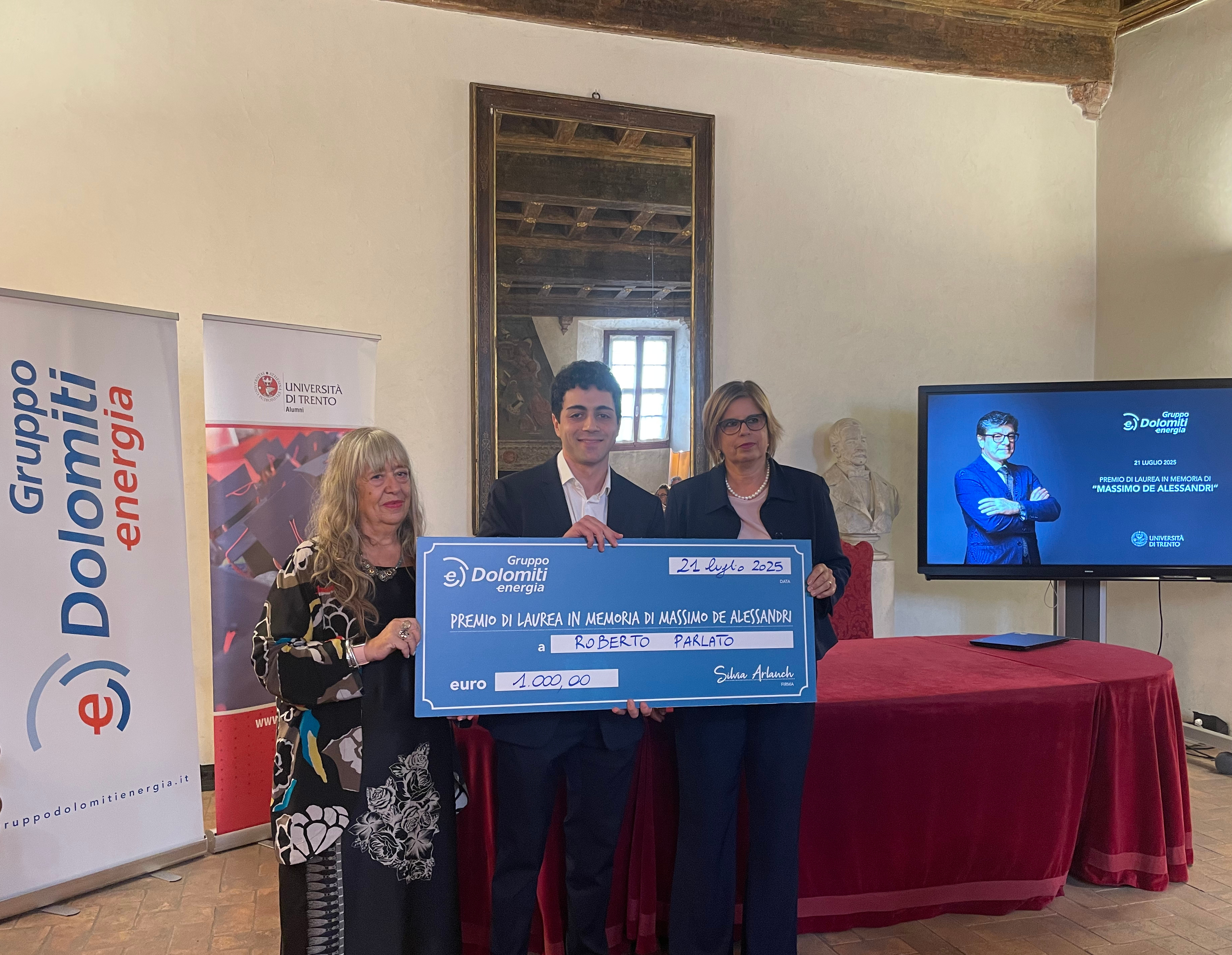 Paola Venuti, Roberto Parlato, Silvia Arlanch durante la cerimonia di premiazione