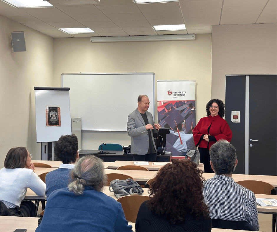 Il professor Emanuele Curzel con la premiata Caterina Zanoni